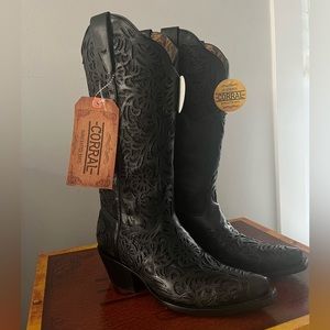 Brand new corral Womens black with full inlay snip toe cowboy boots